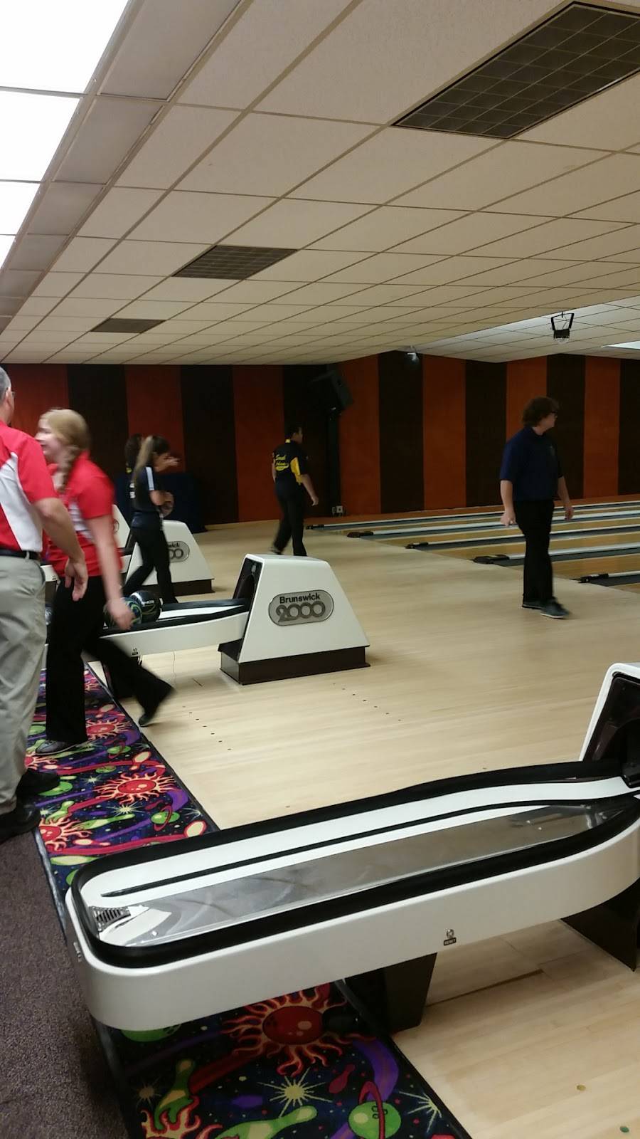 Spare Time Lanes | restaurant | 1306 US-27, Berne, IN 46711, USA | 2605892927 OR +1 260-589-2927