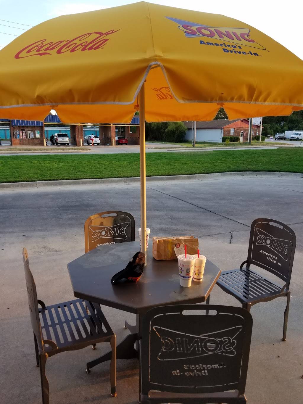 Sonic Drive-In | restaurant | 326 E Hill St, Thomson, GA 30824, USA | 7065952286 OR +1 706-595-2286