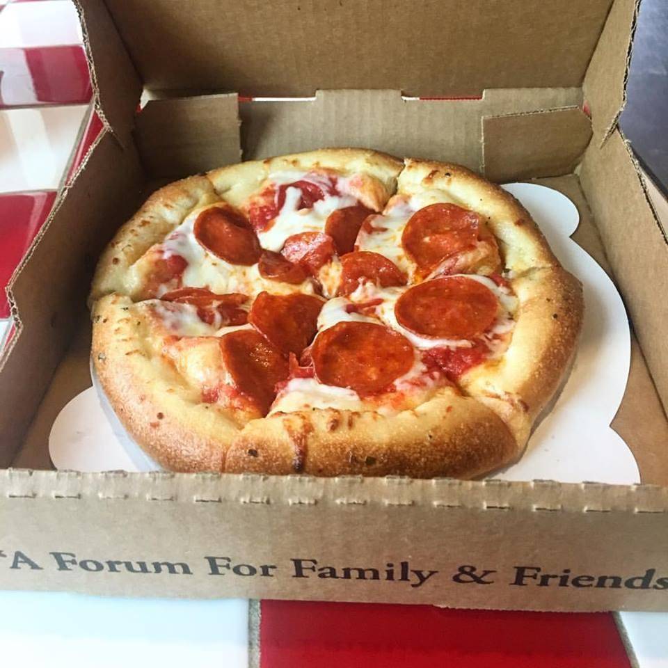 Greeks Pizzeria | restaurant | 216 S 10th St, Noblesville, IN 46060, USA | 3177734444 OR +1 317-773-4444