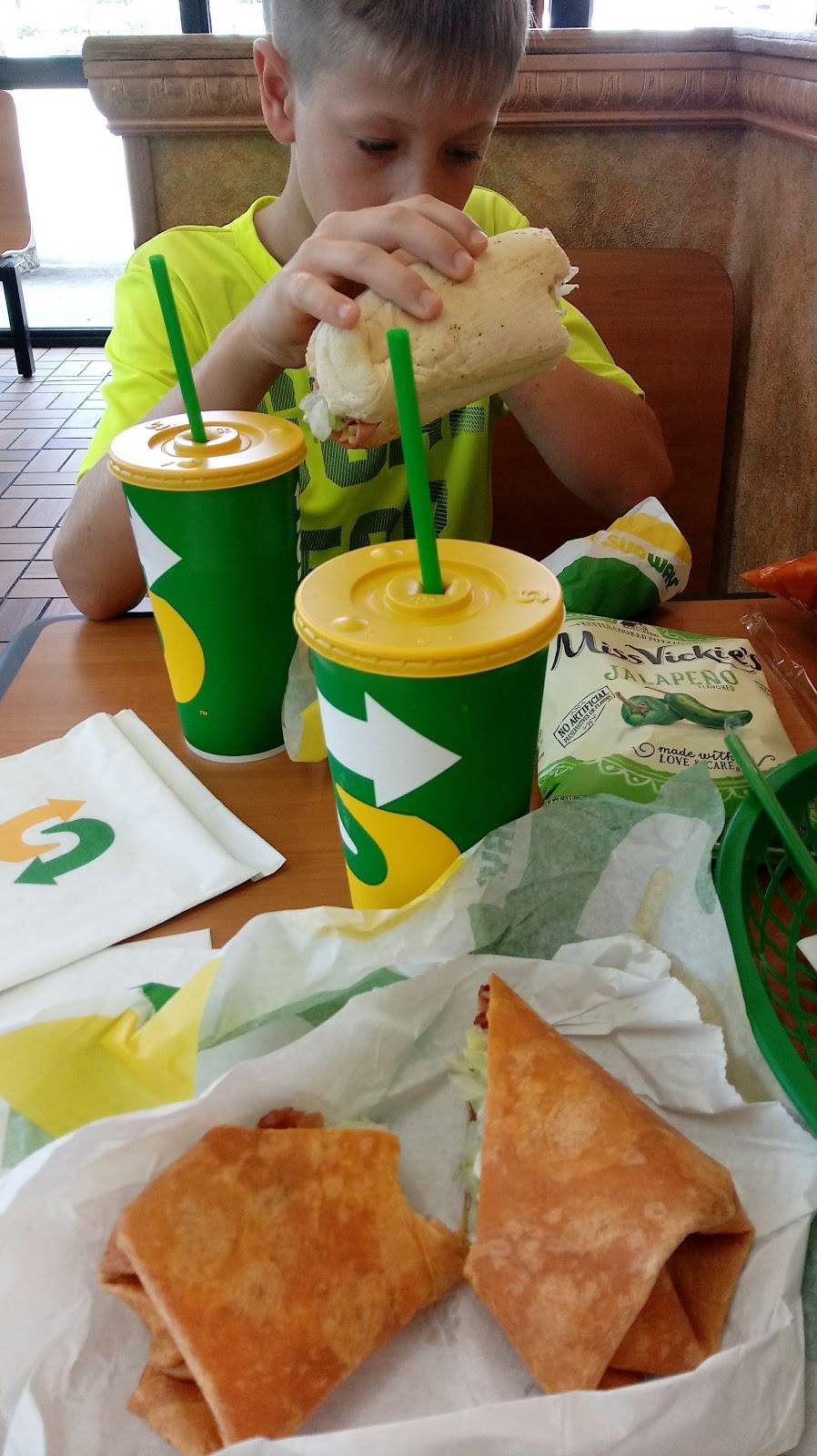 Subway | restaurant | 1930 Edwards Lake Rd Suite # 140, Birmingham, AL 35235, USA | 2056611053 OR +1 205-661-1053