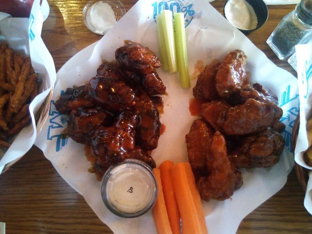 Wild Wing | restaurant | 13461 Yonge St, Richmond Hill, ON L4E 0L2, Canada | 9057734929 OR +1 905-773-4929