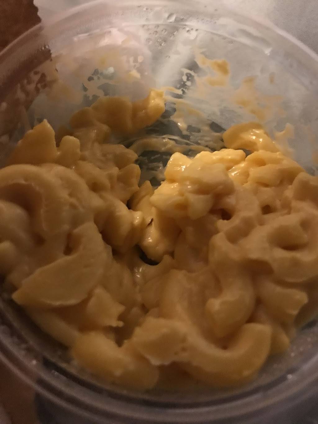 Lincoln Fried Chicken | restaurant | 561 N 63rd St, Philadelphia, PA 19151, USA | 2154721700 OR +1 215-472-1700