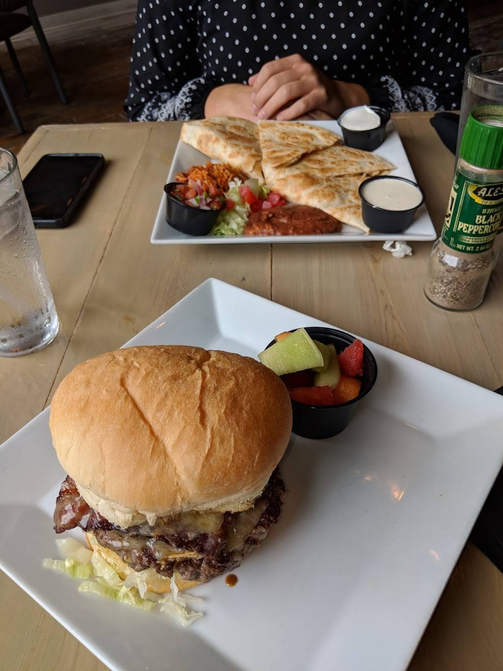 Elbo Room | restaurant | 120 E Main St, Zeeland, MI 49464, USA | 6167419101 OR +1 616-741-9101