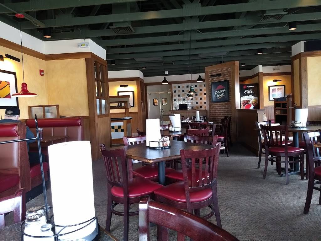 Pizza Hut | restaurant | 711 S Memorial Dr, New Castle, IN 47362, USA | 7655292992 OR +1 765-529-2992