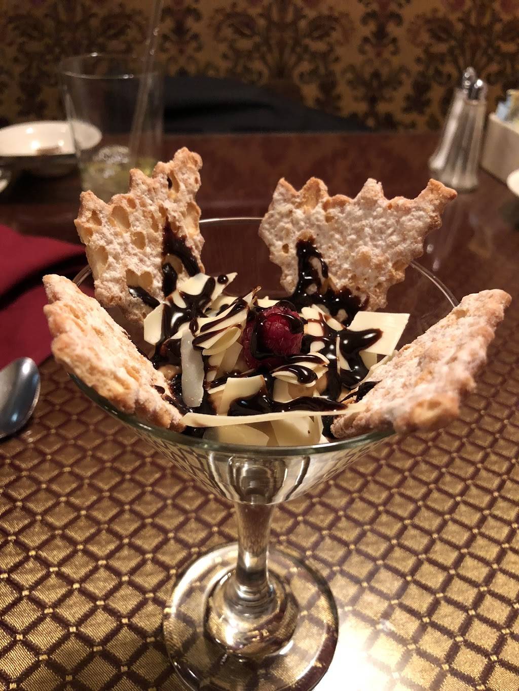 DiCiccos Italian Restaurant | restaurant | 6701 Tower Rd, Denver, CO 80249, USA | 3035741956 OR +1 303-574-1956