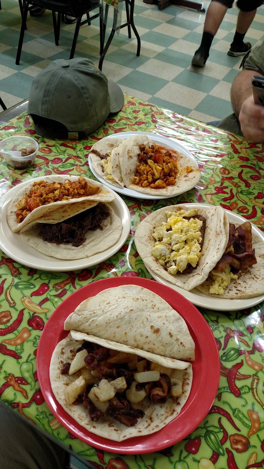 La Bandera Molino | restaurant | 2619 N Zarzamora St, San Antonio, TX 78201, USA | 2104340631 OR +1 210-434-0631