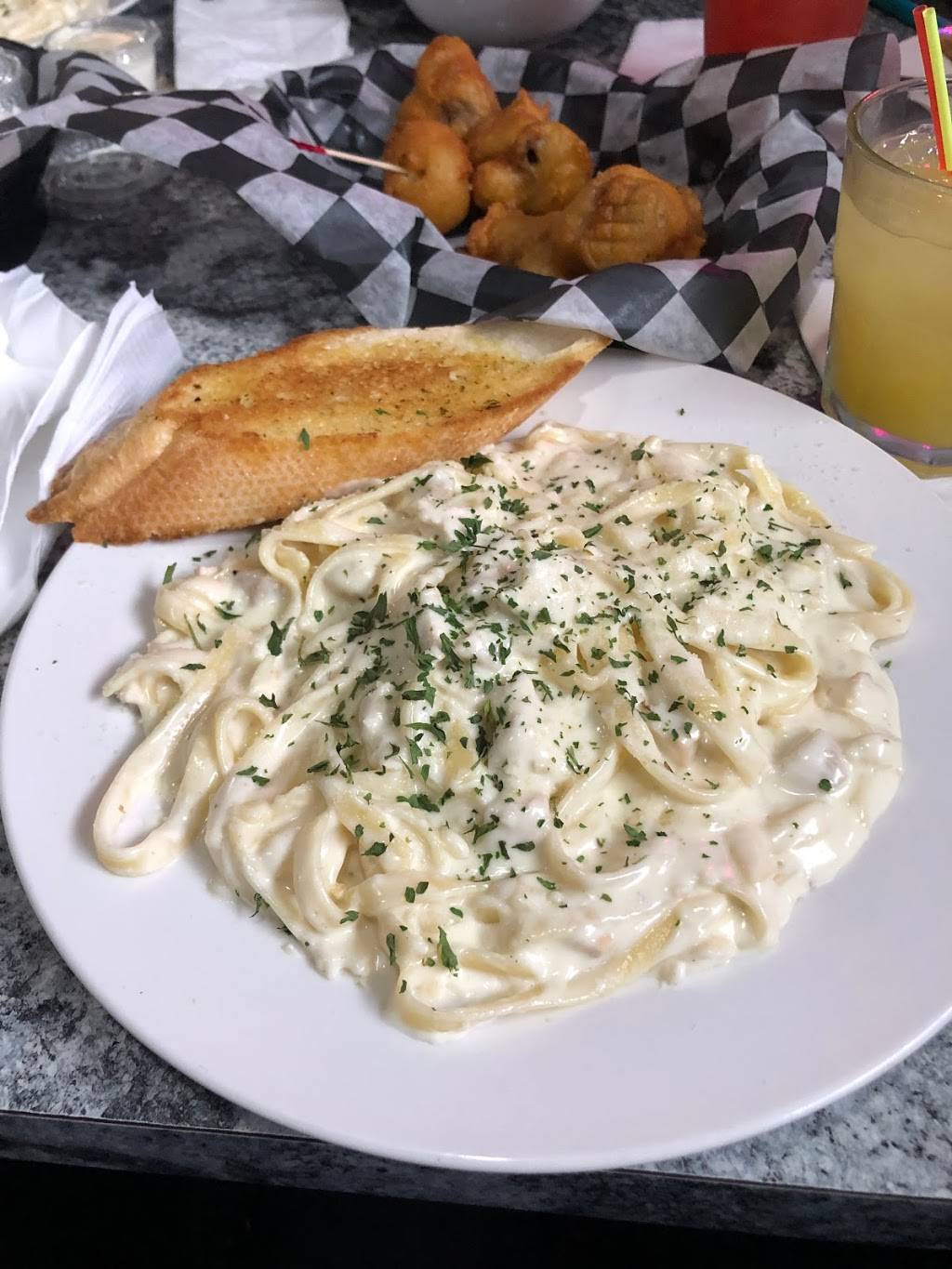 Mug Shotz Bar & Grill | restaurant | 13508 N Saginaw Rd, Clio, MI 48420, USA | 8106407464 OR +1 810-640-7464