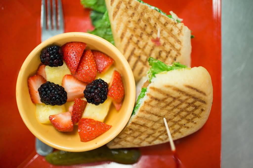 Holiday Deli & Ham Co. | restaurant | 585 Erin Dr, Memphis, TN 38117, USA | 9017634499 OR +1 901-763-4499