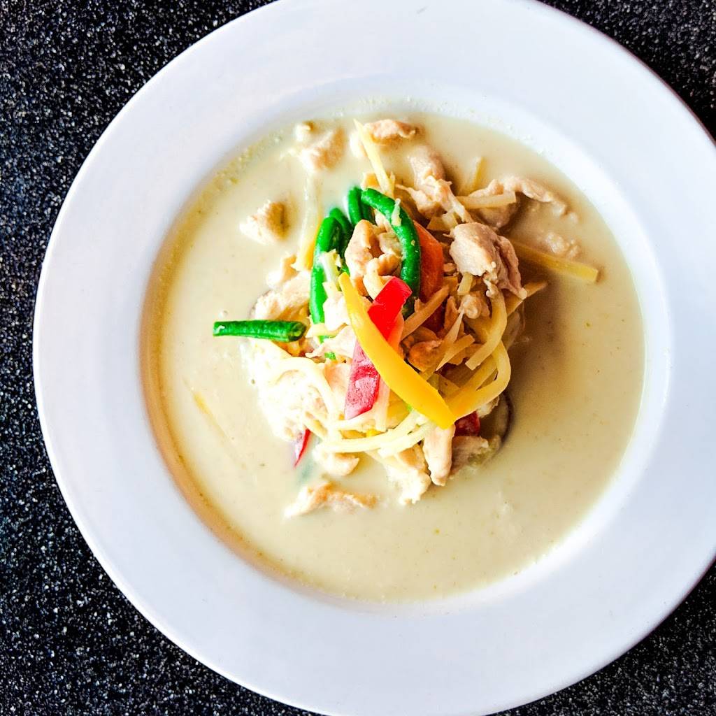 Sweet Chili | restaurant | 8276 Santa Monica Blvd, West Hollywood, CA 90046, USA | 3236542892 OR +1 323-654-2892