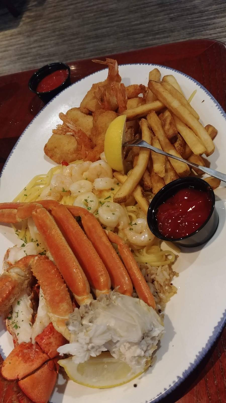 Red Lobster | restaurant | 479 Telegraph Rd, Waterford Twp, MI 48328, USA | 2486825146 OR +1 248-682-5146