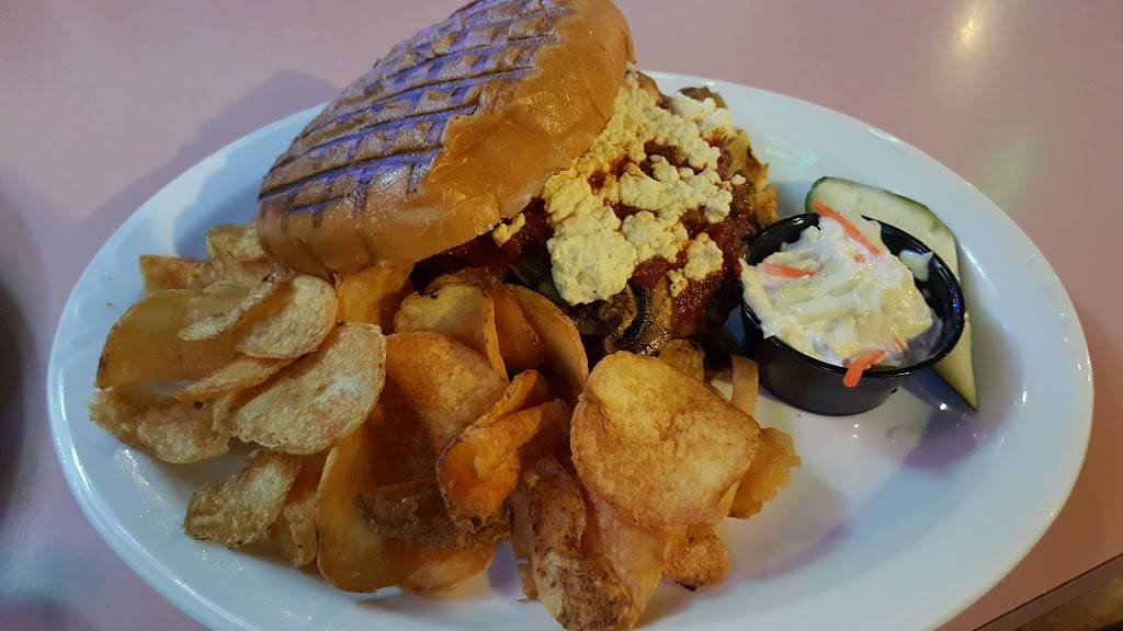 Roadhouse Cafe Bar & Grill | restaurant | 1031 Eisenhower Blvd, Harrisburg, PA 17111, USA | 7179399915 OR +1 717-939-9915