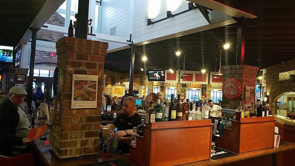 Famous Daves Bar-B-Que | restaurant | 2581 Packerland Dr, Green Bay, WI 54313, USA | 9208571267 OR +1 920-857-1267