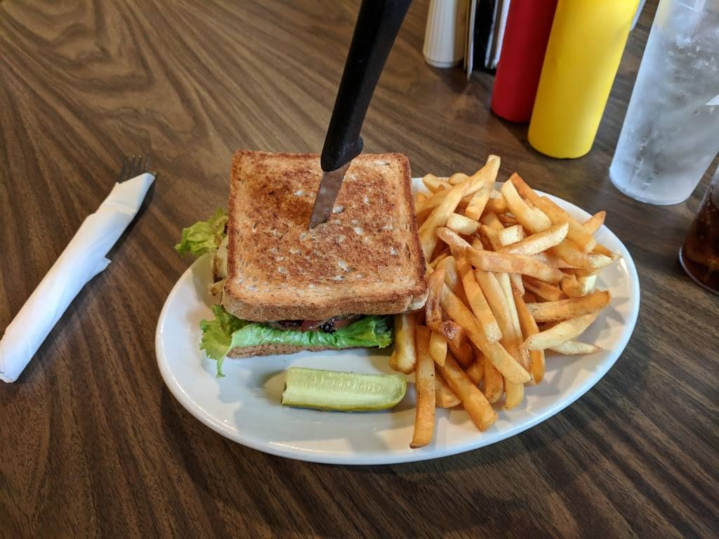 Johnny Gs Fishing Hole | restaurant | 6962 Co Rd M, Sturgeon Bay, WI 54235, USA | 9207439814 OR +1 920-743-9814