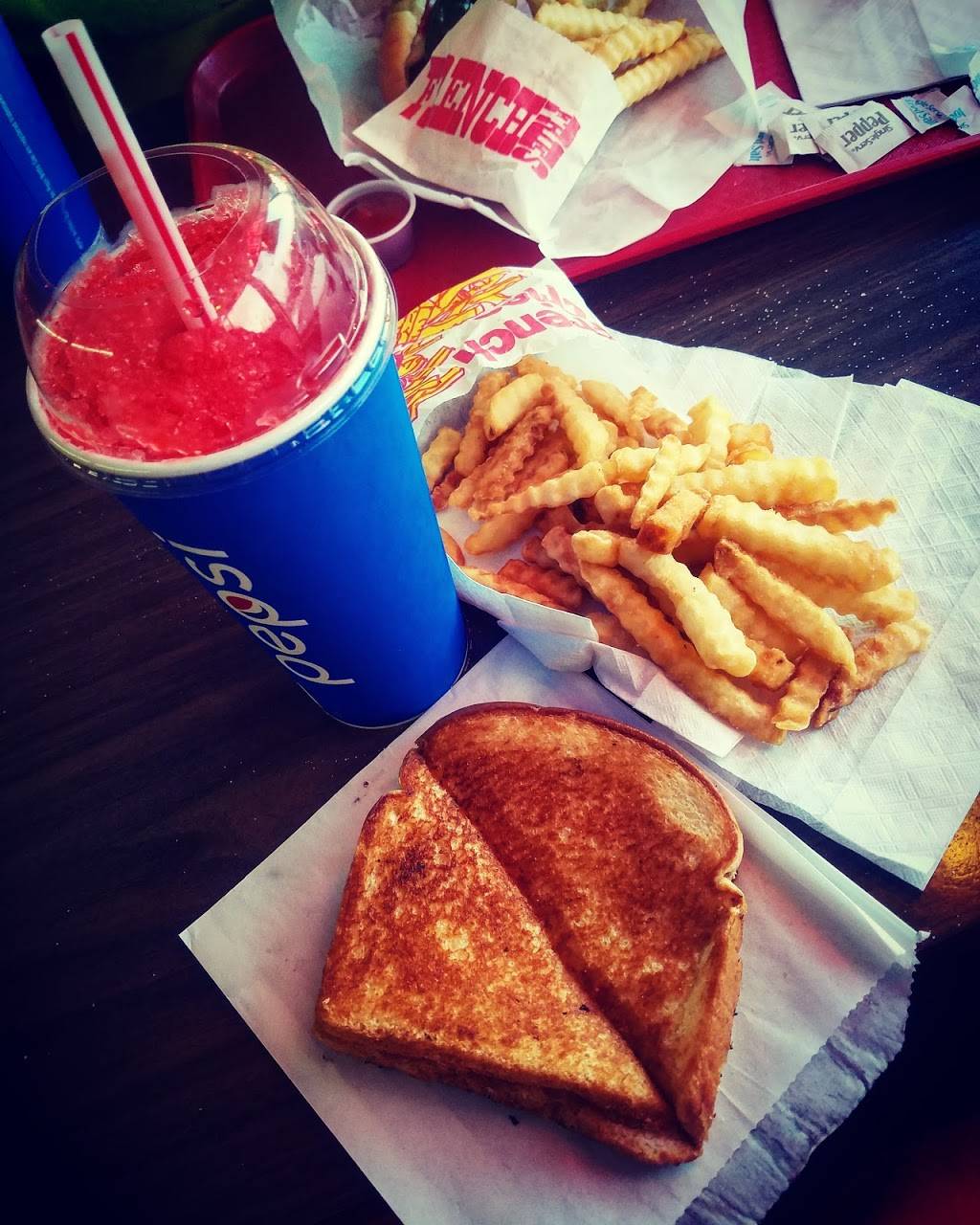 The Highland Queen Drive-In | restaurant | 1511 W 55th St, La Grange, IL 60525, USA | 7082461846 OR +1 708-246-1846