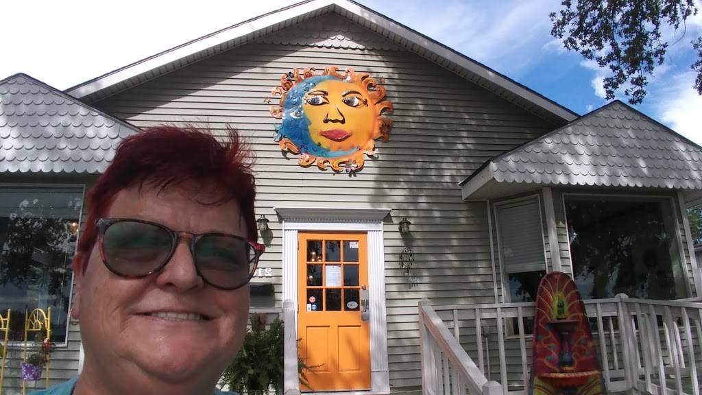 Cafe Aquarius | restaurant | 2101 Paris Rd, Chalmette, LA 70043, USA | 5045103080 OR +1 504-510-3080