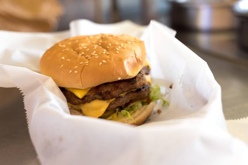 Skippers Pub & Top Deck | restaurant | 121 E High St, Oxford, OH 45056, USA | 5135230066 OR +1 513-523-0066