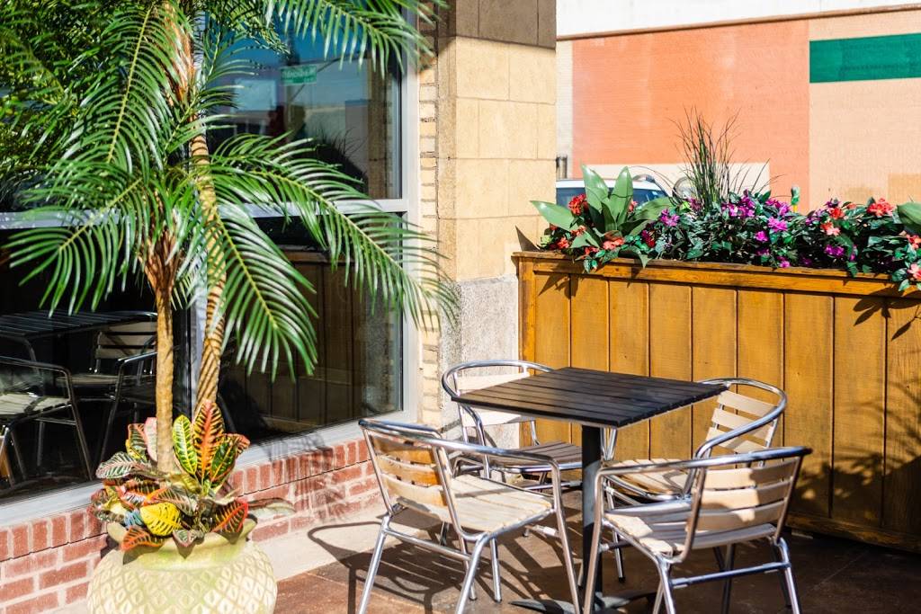 The Island Spot | restaurant | 309 W Jefferson Blvd, Dallas, TX 75208, USA | 9729134919 OR +1 972-913-4919