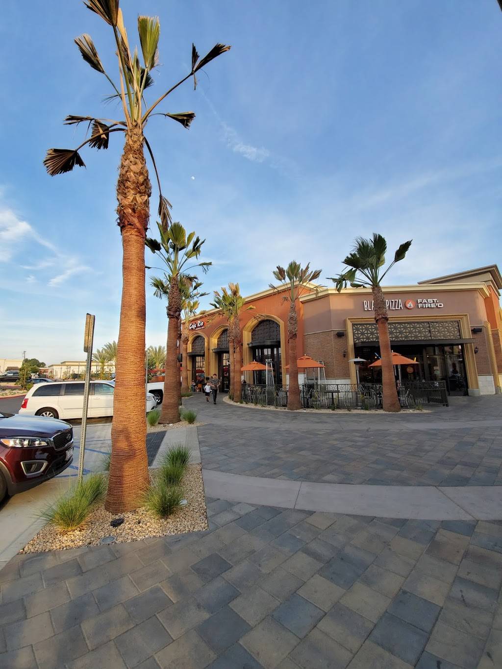 Blaze Pizza | restaurant | 18411 Yorba Linda Blvd, Yorba Linda, CA 92886, USA | 7148040063 OR +1 714-804-0063