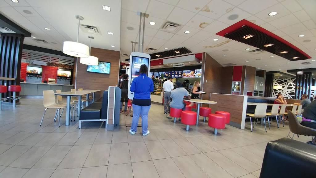 McDonalds | cafe | 243 Boul des Grives, Gatineau, QC J9A 0A7, Canada | 8195950000 OR +1 819-595-0000