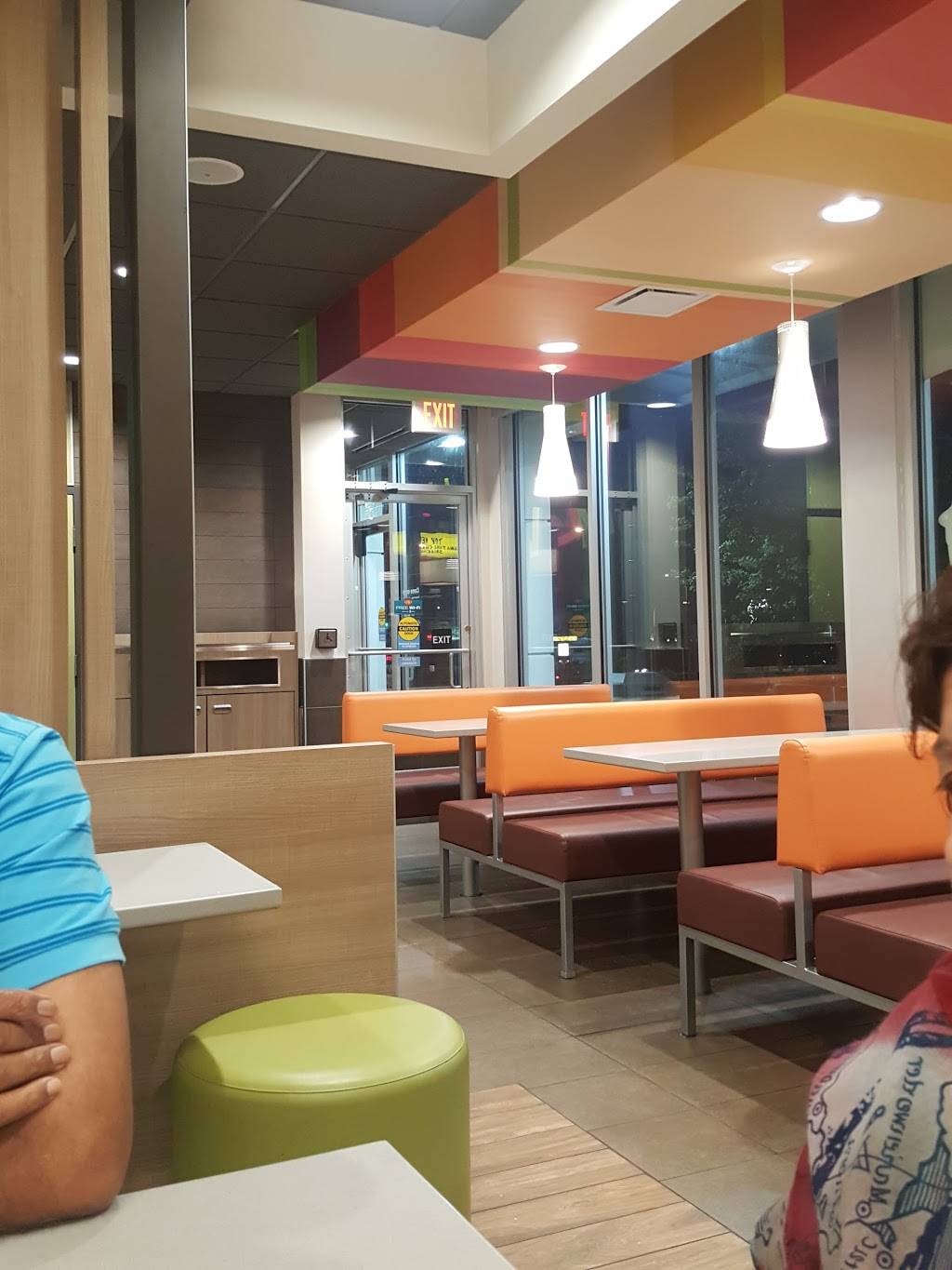 McDonalds | cafe | 2320 W War Memorial Drive, Peoria, IL 61614, USA | 3096799703 OR +1 309-679-9703