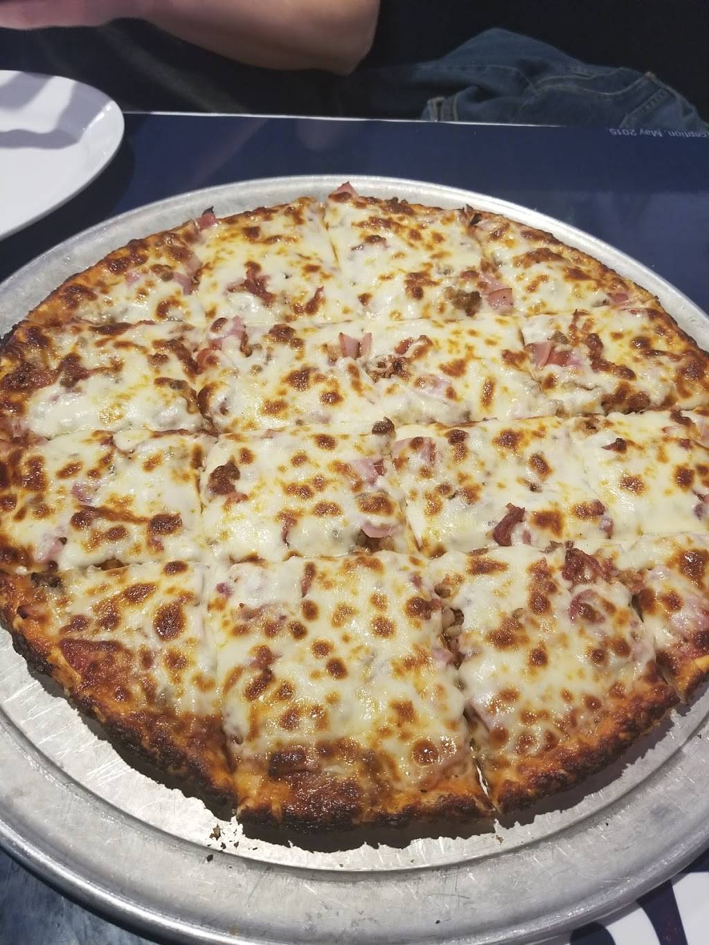 Chads Pizza & Restaurant | restaurant | 909 W 23rd St, Cedar Falls, IA 50613, USA | 3192422263 OR +1 319-242-2263