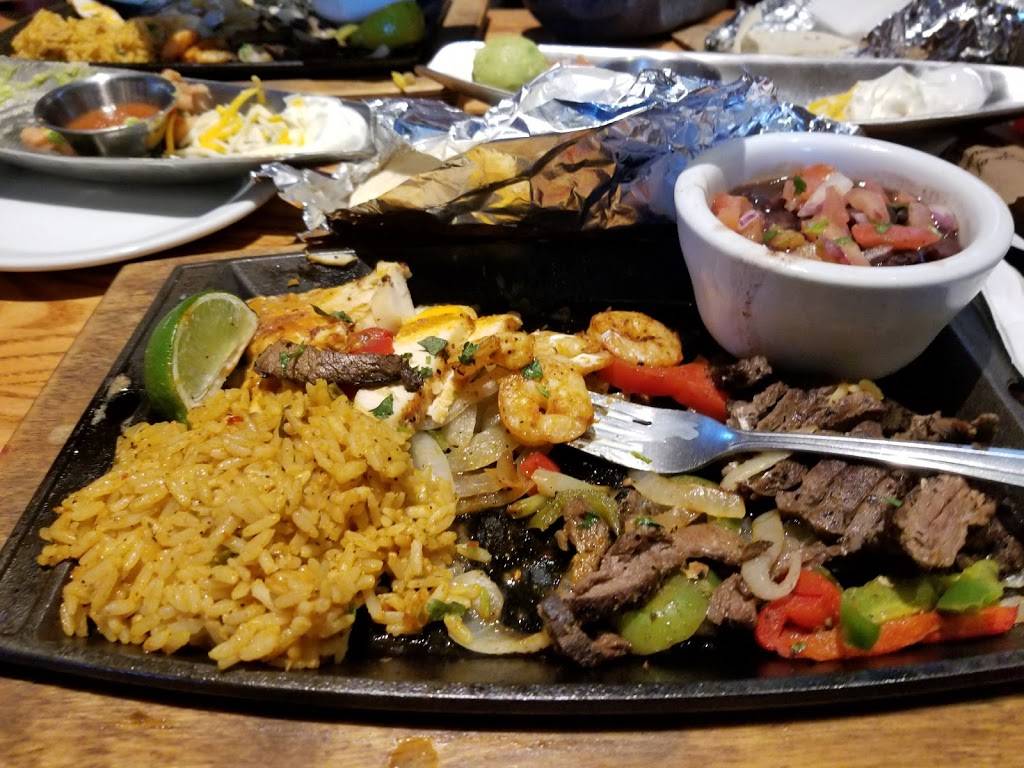 Chilis Grill & Bar | restaurant | 5807 N Academy Blvd, Colorado Springs, CO 80918, USA | 7192601788 OR +1 719-260-1788