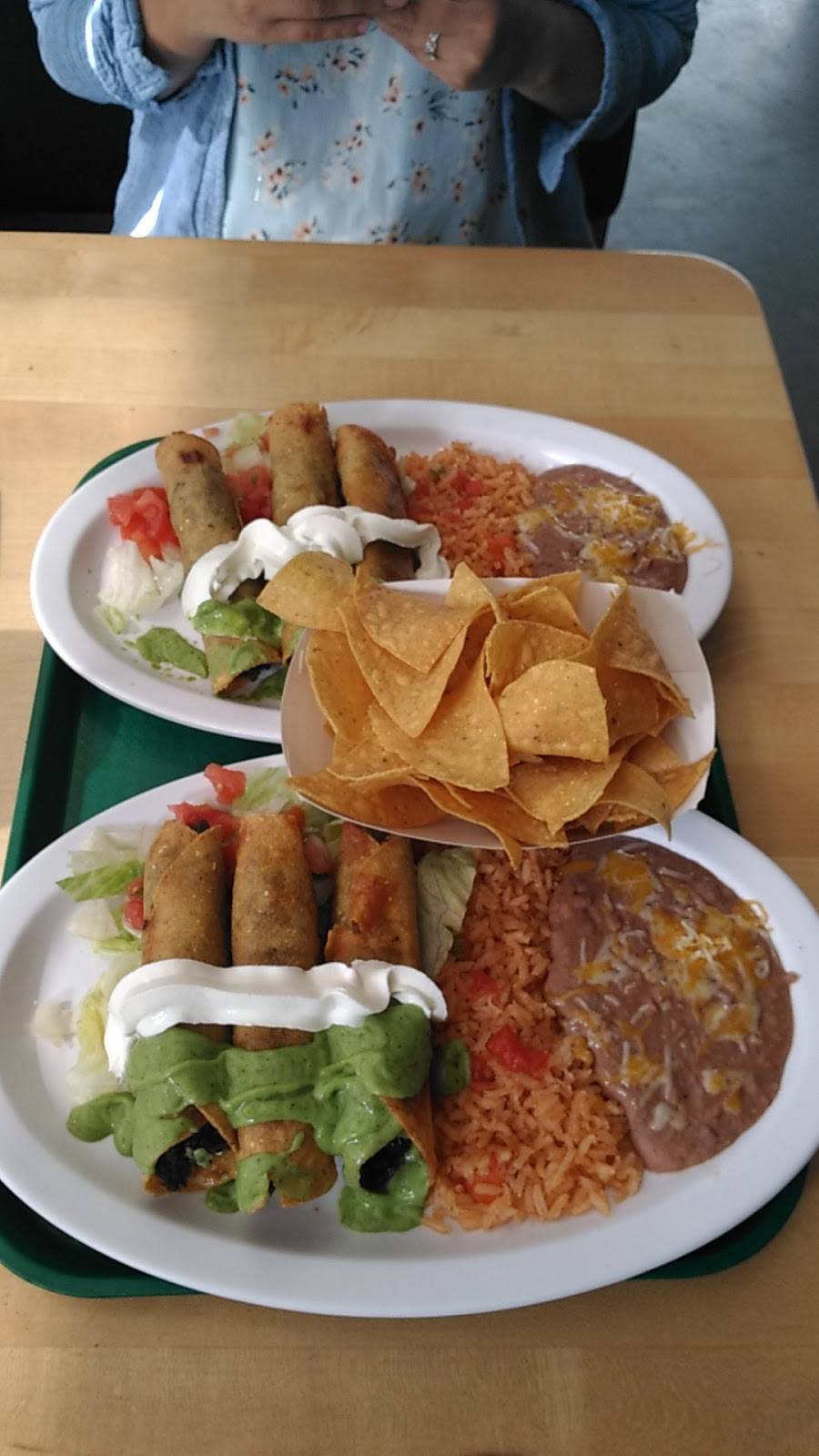 Poquito Mas | restaurant | 9229 Winnetka Ave # A, Chatsworth, CA 91311, USA | 8187751555 OR +1 818-775-1555