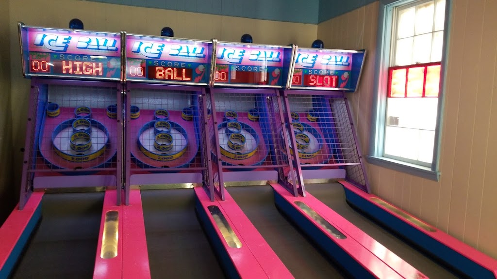 Bowling Acres | restaurant | 32 Elm St, Peterborough, NH 03458, USA | 6039241300 OR +1 603-924-1300