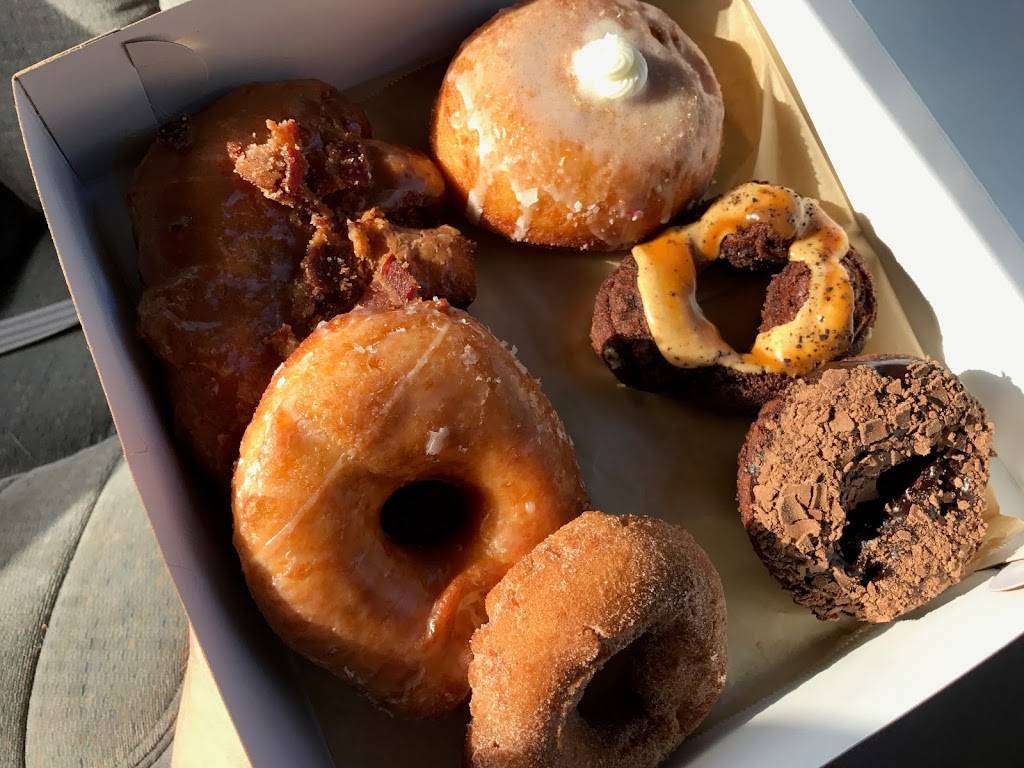 HenDough Chicken & Donuts | restaurant | 532 Kanuga Rd, Hendersonville, NC 28739, USA | 8285952885 OR +1 828-595-2885