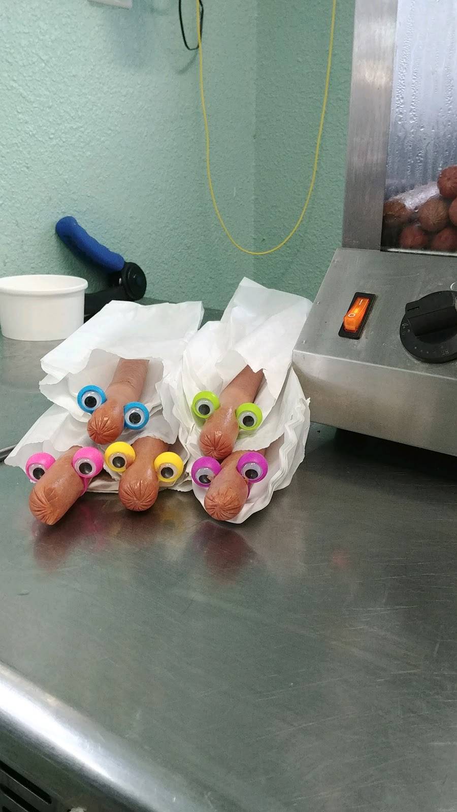 Deen Dogs | meal takeaway | 1017 S Boone St, Aberdeen, WA 98520, USA | 3605338804 OR +1 360-533-8804