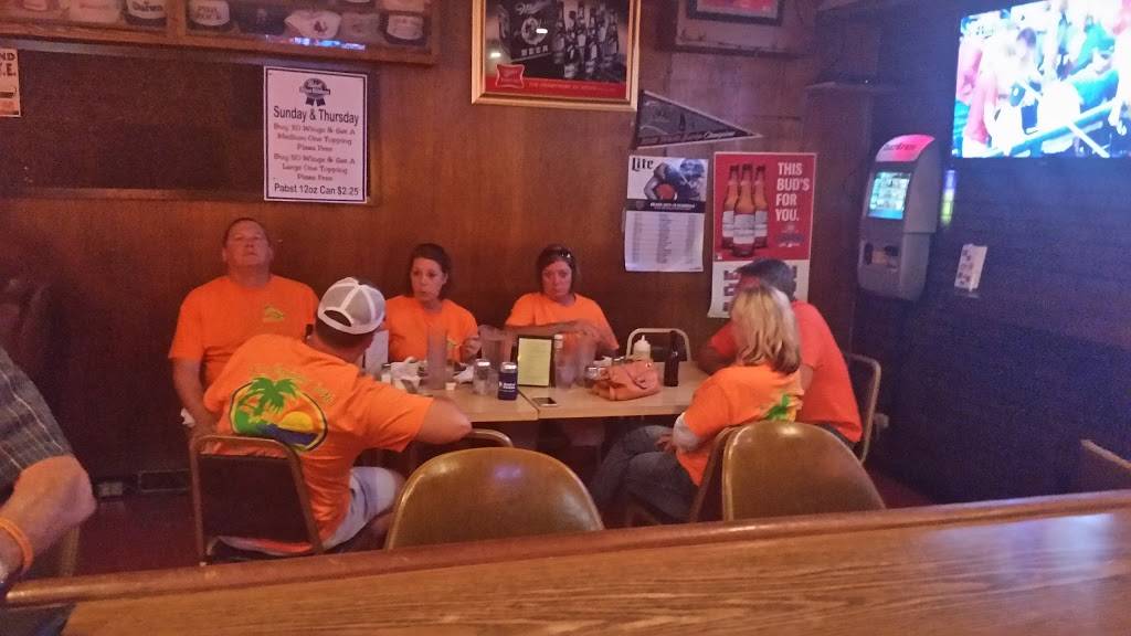 Pour Farmer’s Pub | restaurant | 210 W Tremont St, Odell, IL 60460, USA | 8159982556 OR +1 815-998-2556