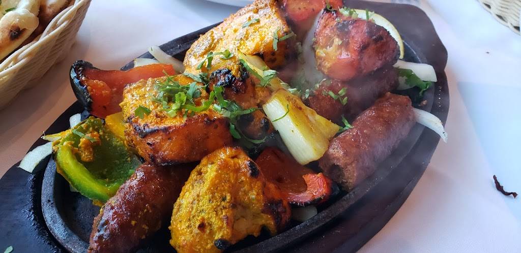 Delhi Bistro | restaurant | 2214 Queen St E, Toronto, ON M4E 1E9, Canada | 6473516112 OR +1 647-351-6112