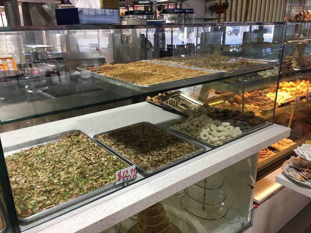 Al-Omda Dundas Lounge | restaurant | 255 Dundas St W Unit 1, Mississauga, ON L5B 1V5, Canada | 9052320112 OR +1 905-232-0112