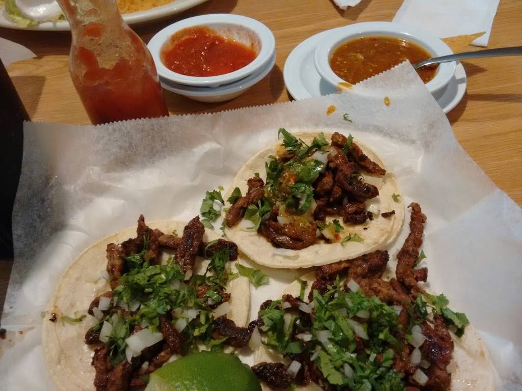 Los Tres Amigos | restaurant | 1822 Vaughn Rd, Wood River, IL 62095, USA | 6182599730 OR +1 618-259-9730