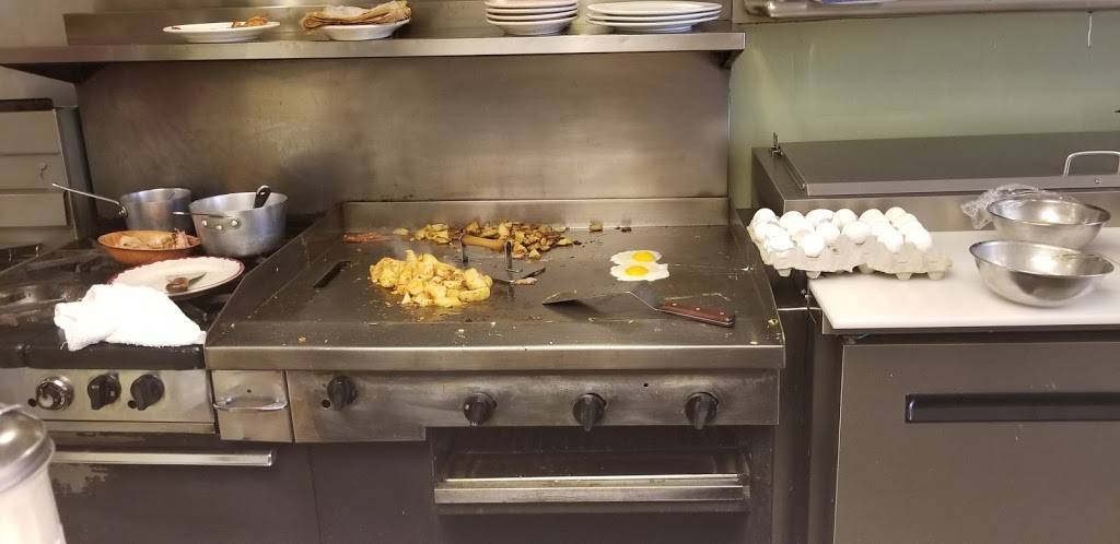 Helens Luncheonette | meal takeaway | 320 Hope St, Stamford, CT 06906, USA | 2033237571 OR +1 203-323-7571