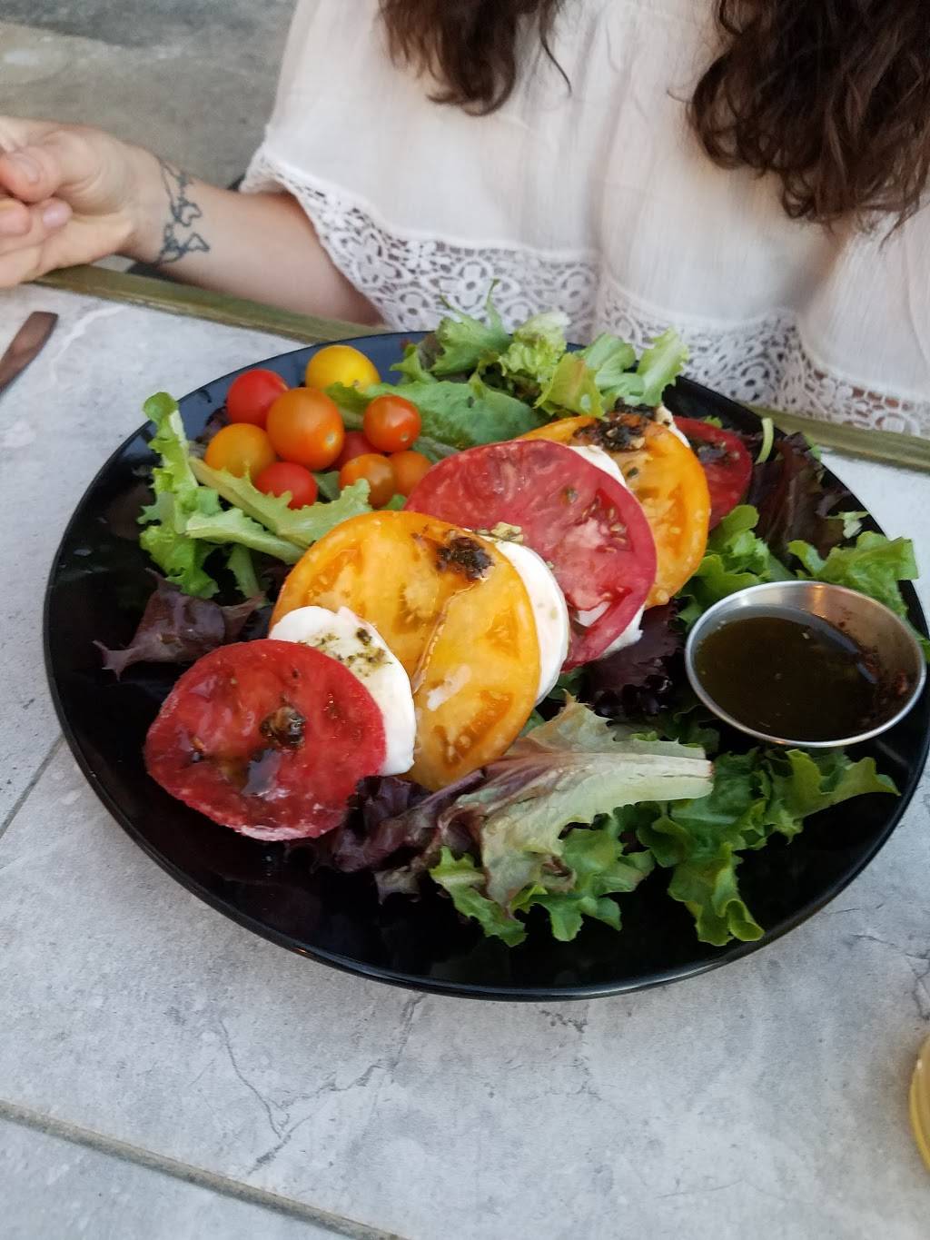 Blue Wing Frog | restaurant | 219 Chester St, Front Royal, VA 22630, USA | 5406226175 OR +1 540-622-6175