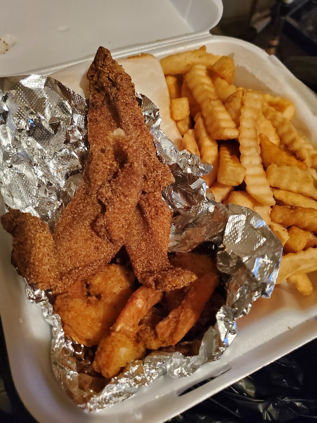 Nephews Grille | restaurant | 5753 Page Blvd, St. Louis, MO 63112, USA | 3148333738 OR +1 314-833-3738