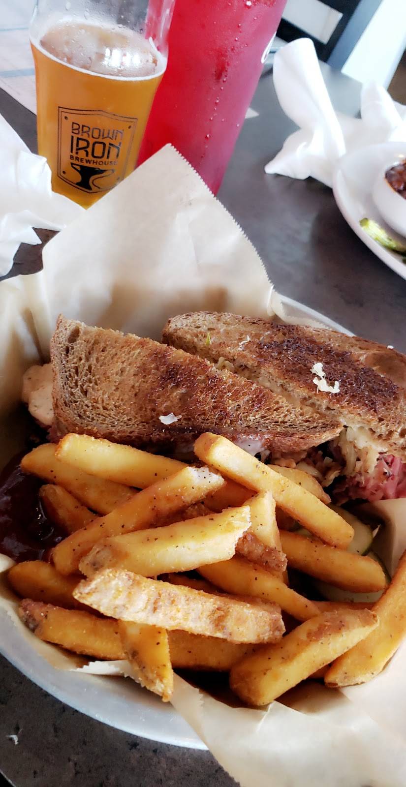 Brown Iron Brewhouse | restaurant | 57695 Van Dyke Ave, Washington, MI 48094, USA | 5866973300 OR +1 586-697-3300