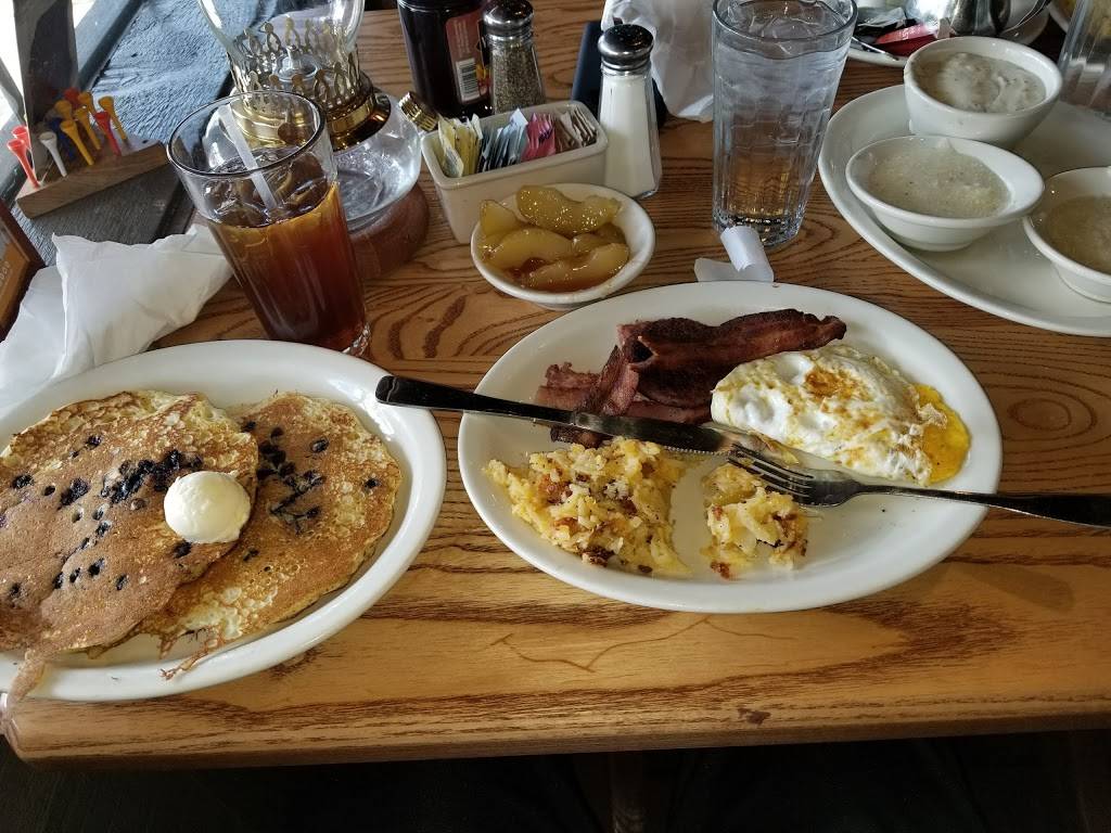Cracker Barrel Old Country Store | restaurant | 17115 Dumfries Rd, Dumfries, VA 22025, USA | 7034412764 OR +1 703-441-2764