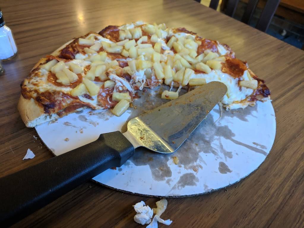 Chuck Wagon Pizza | meal delivery | 971 N Lakeshore Dr, Ludington, MI 49431, USA | 2318432852 OR +1 231-843-2852