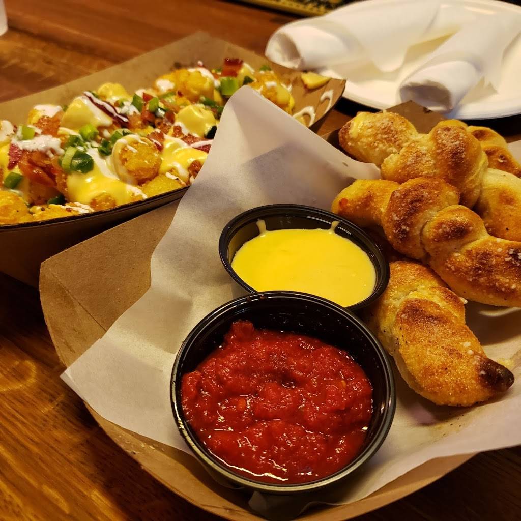 Tafts Brewpourium | restaurant | 4831 Spring Grove Ave #1, Cincinnati, OH 45232, USA | 5138535021 OR +1 513-853-5021