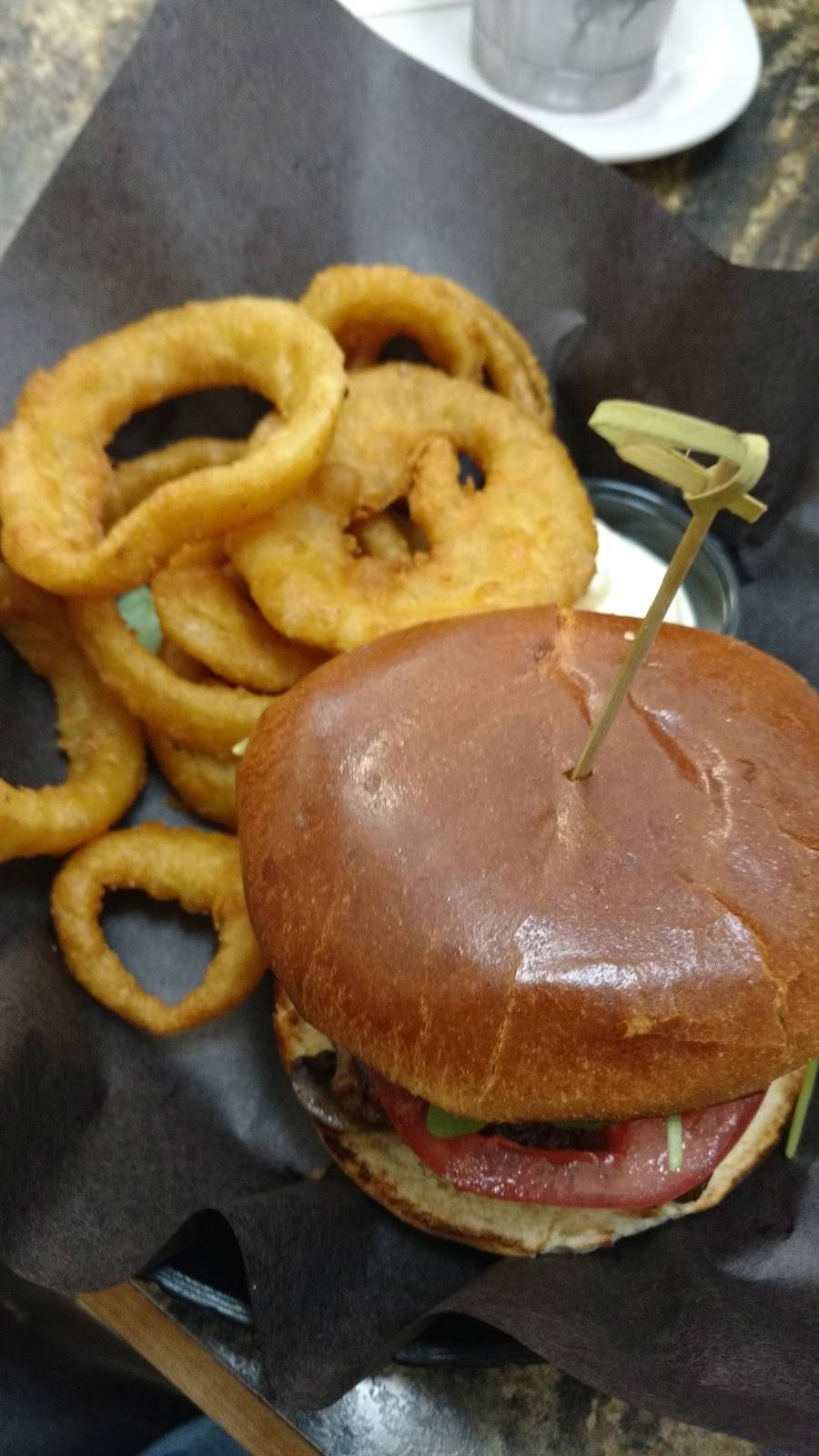 The Burger Shop | restaurant | 309 Ecclestone Dr, Bracebridge, ON P1L 1G6, Canada | 7056450355 OR +1 705-645-0355