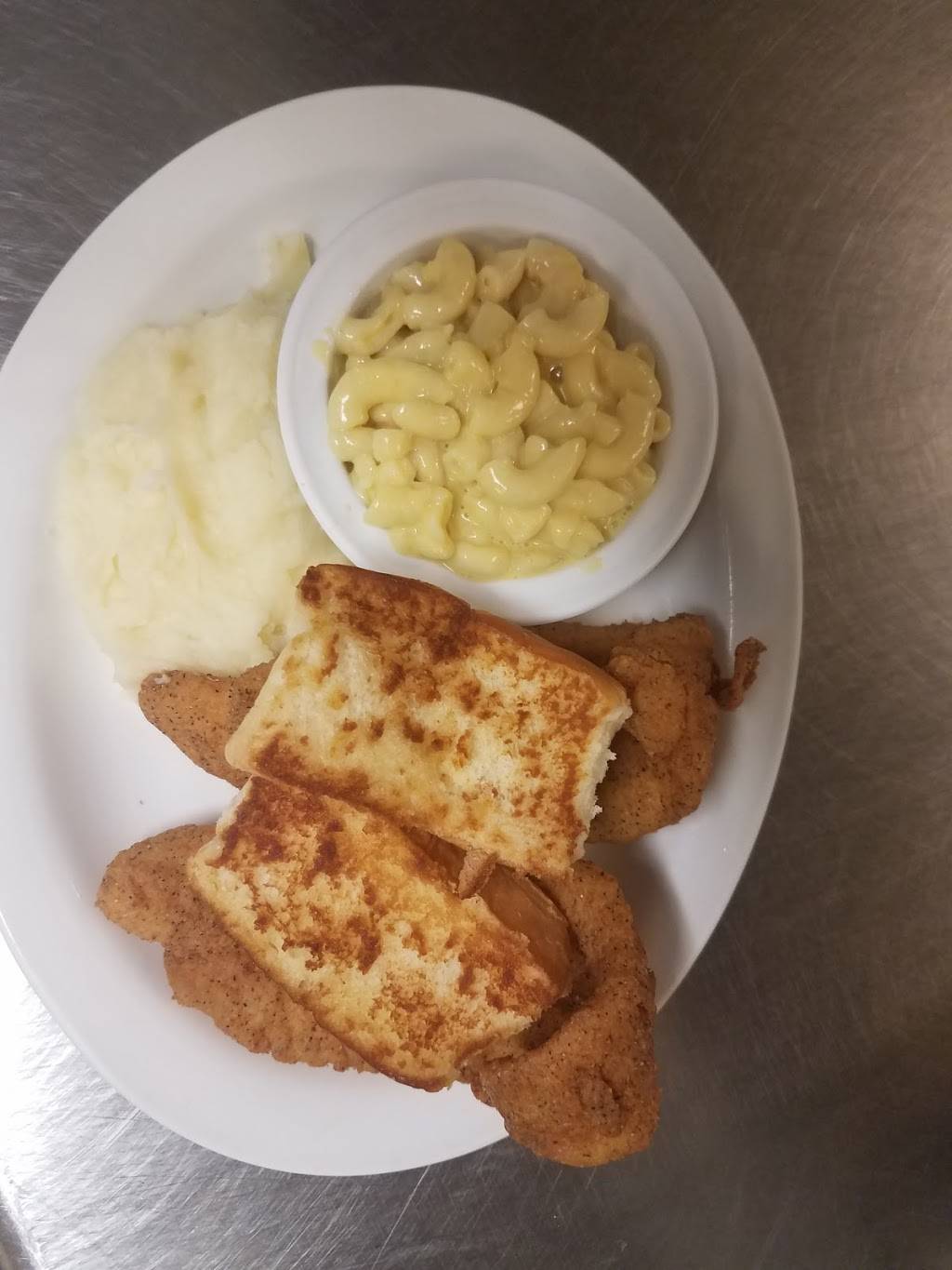 Darwins | restaurant | 2840 Hoots Rd, Hamptonville, NC 27020, USA | 3364682212 OR +1 336-468-2212