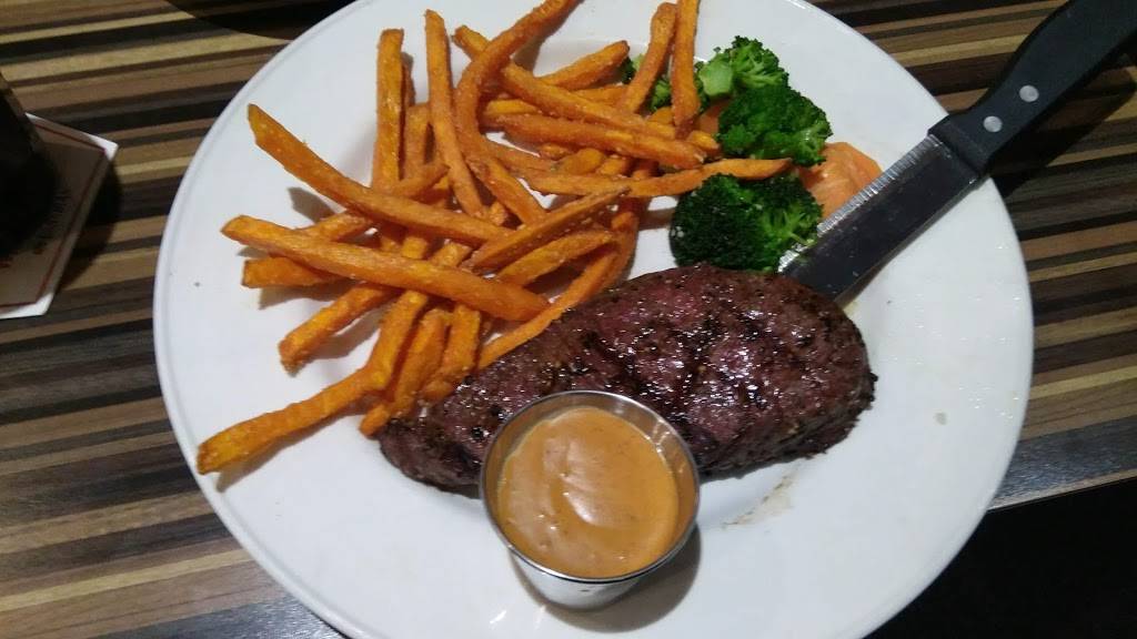 Crabby Joes Bar • Grill | restaurant | 65 University Ave, Waterloo, ON N2J 2V9, Canada | 5197259041 OR +1 519-725-9041