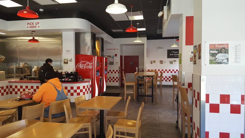 Five Guys | meal takeaway | 6477 N Sheridan Rd, Chicago, IL 60626, USA | 7732629810 OR +1 773-262-9810