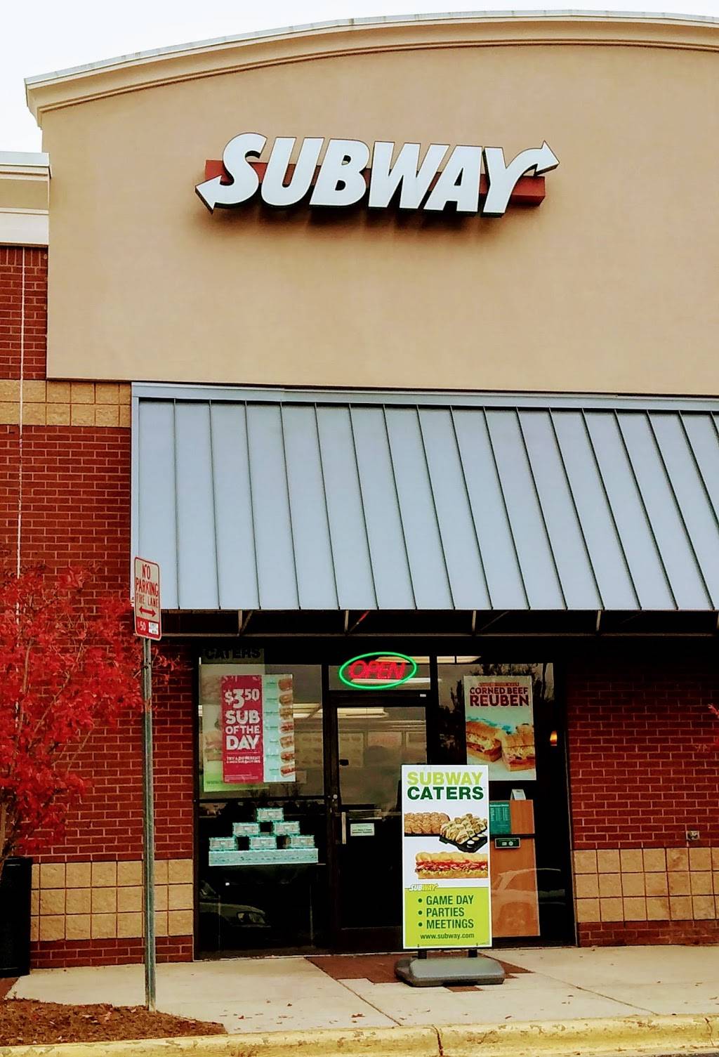 Subway | restaurant | 660 Hanes Mall Blvd, Winston-Salem, NC 27103, USA | 3367657613 OR +1 336-765-7613
