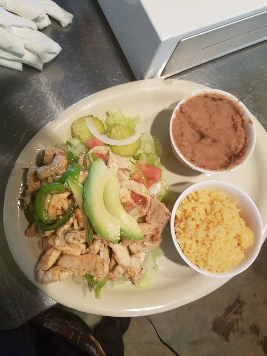 Karolinas Mexican Food | restaurant | 11510 US-281, San Antonio, TX 78221, USA | 2109735910 OR +1 210-973-5910