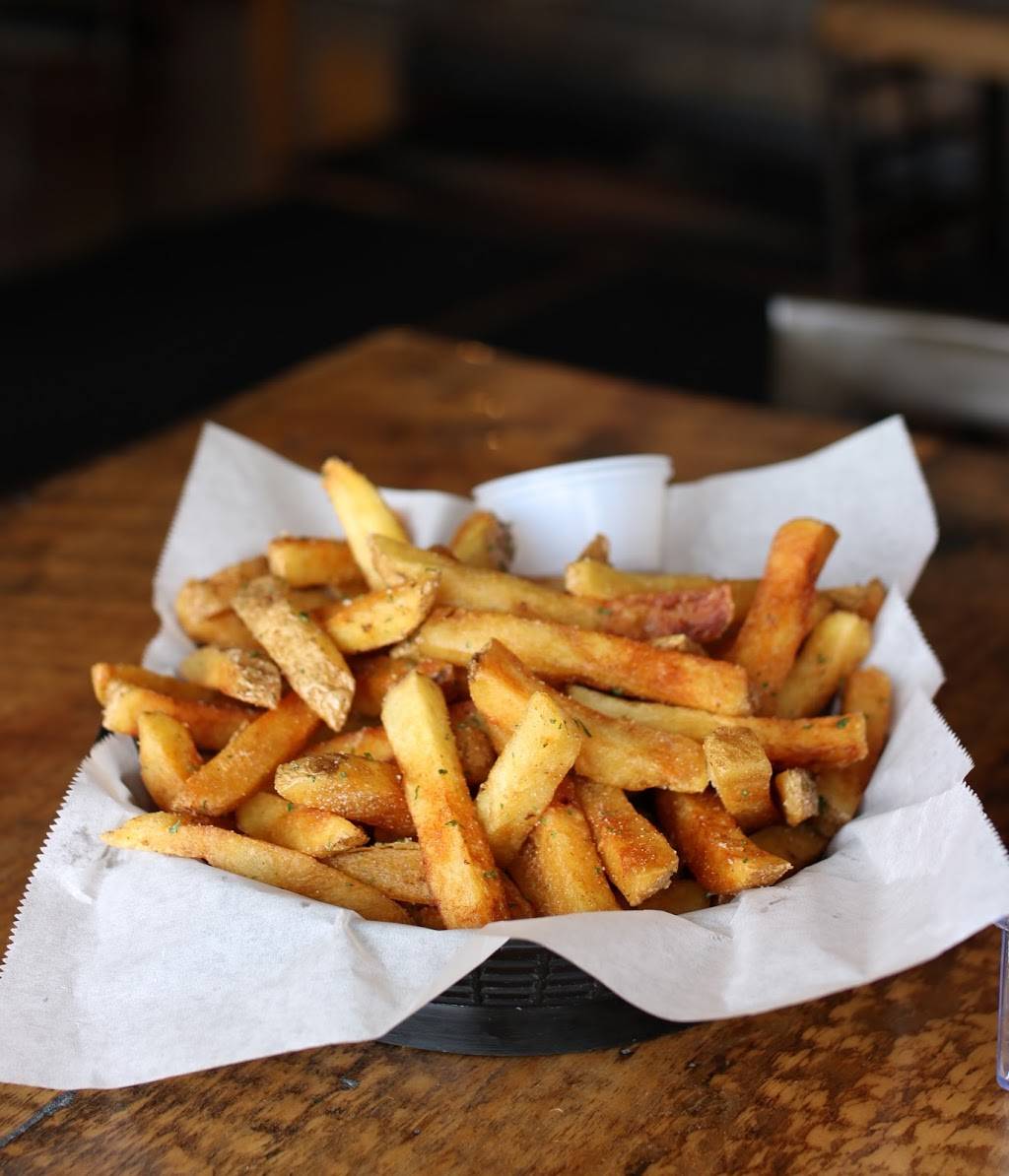 Wing-Itz | restaurant | 96 Main St, Newmarket, NH 03857, USA | 6032000283 OR +1 603-200-0283