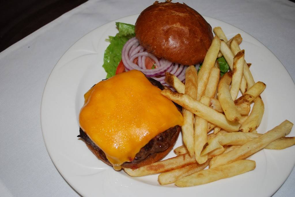 Beaus Grille | restaurant | 3180 W Market St, Akron, OH 44333, USA | 3308675218 OR +1 330-867-5218