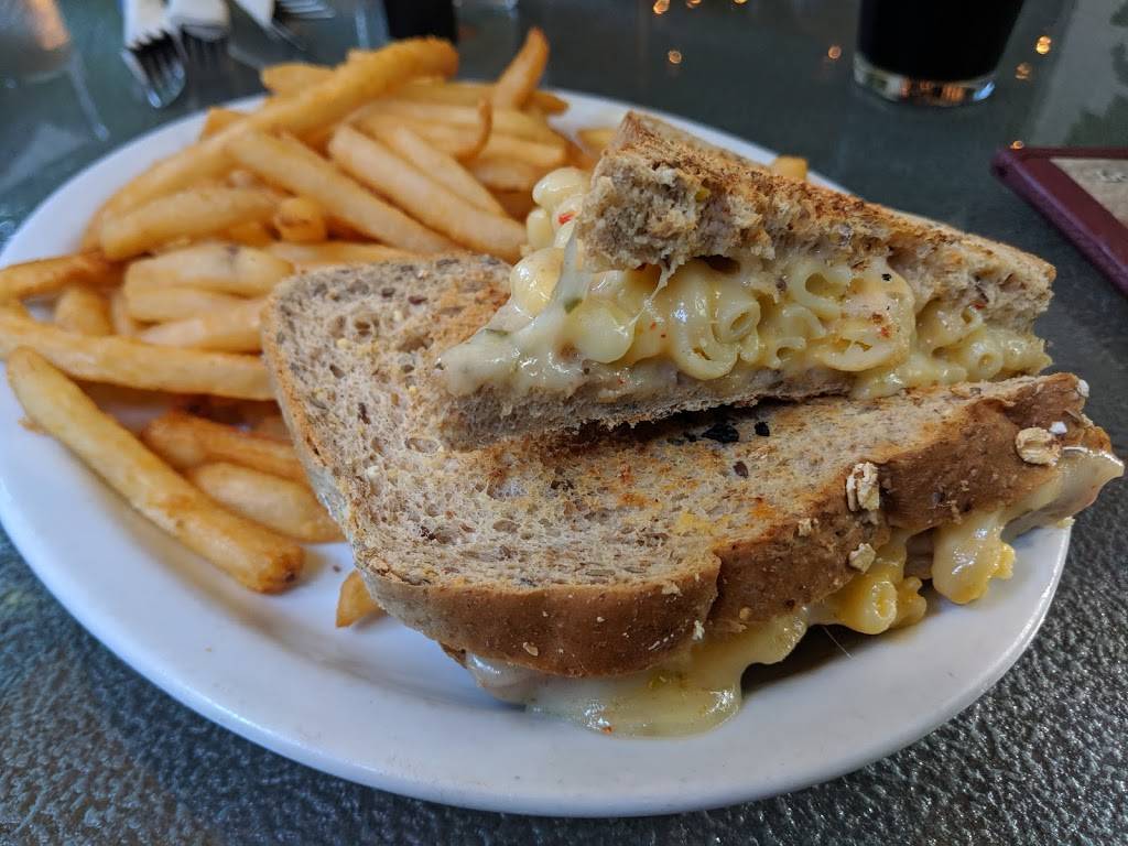 Blue Elephant Craft Brew House | restaurant | 96 Norfolk St S, Simcoe, ON N3Y 2W2, Canada | 5194282886 OR +1 519-428-2886